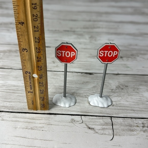 DEPARTMENT 56 STOP SIGNS set of 2 Christmas Village accessories - Picture 2 of 2